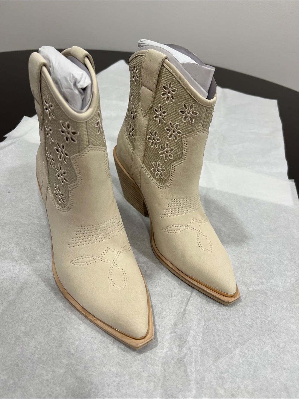Dolce Vita Lacie Western Boot Size 6